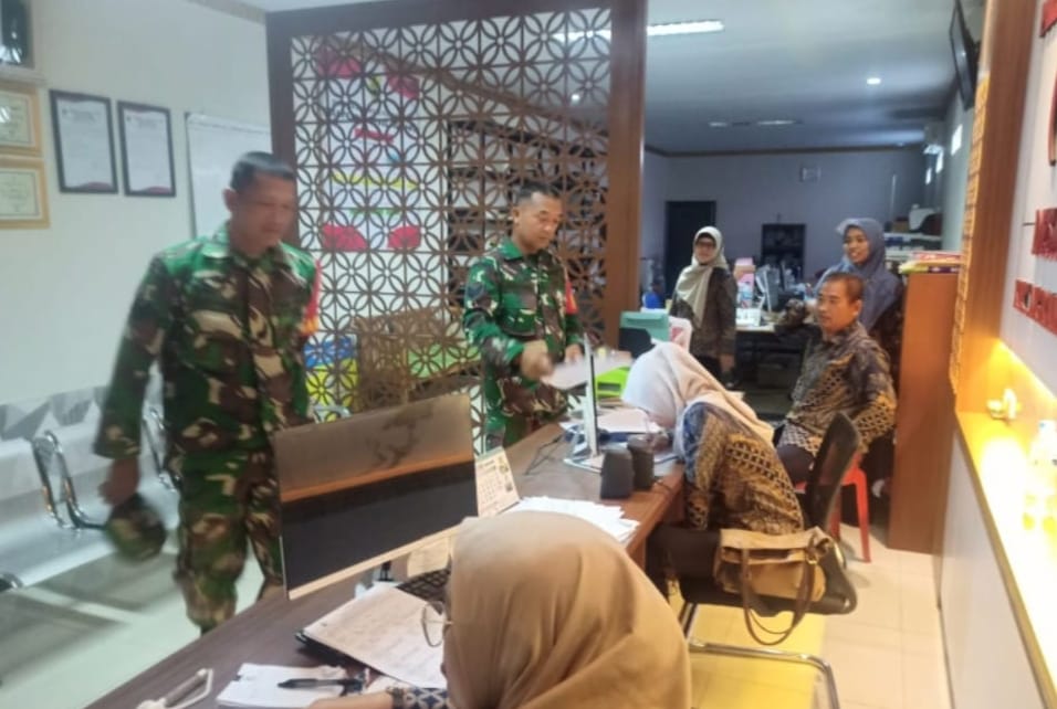 Perbaharui Data Wilayah, Babinsa Laksanakan Puldatater di Kantor Desa