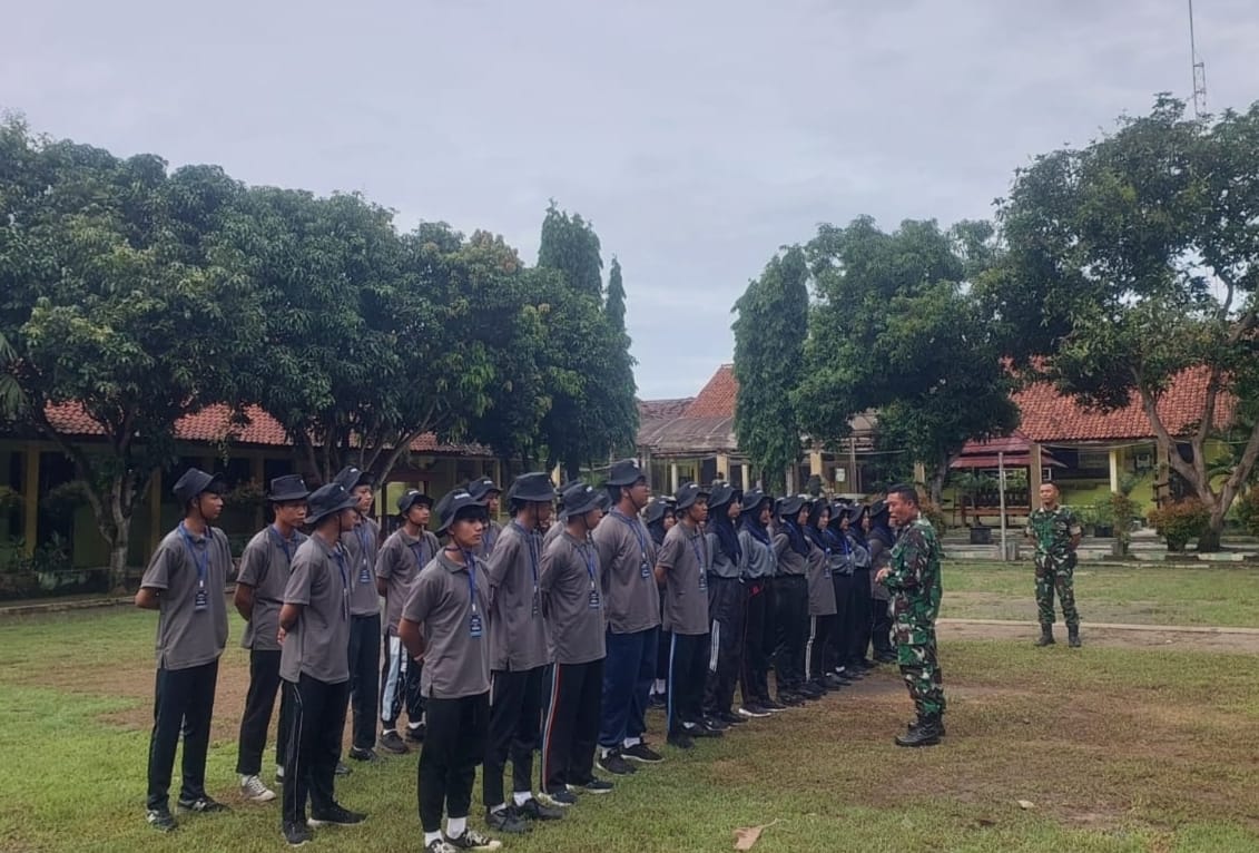 Babinsa Bekali Pelatihan Dasar Kepemimpinan Siswa