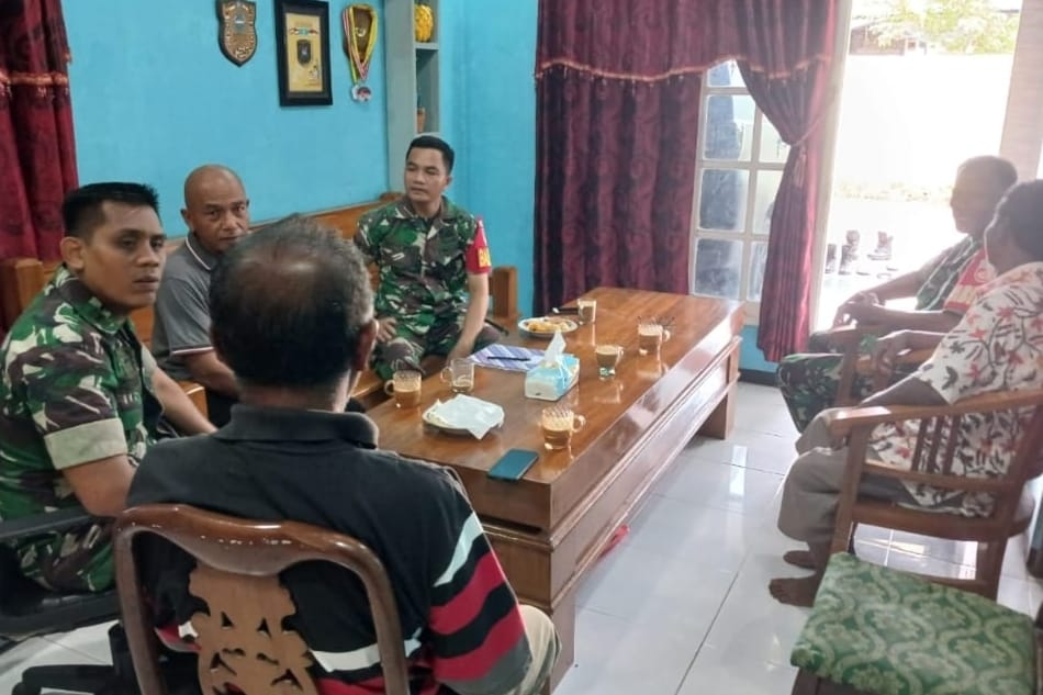 Ciptakan Suasana Harmonis, Babinsa Tingkatkan Komsos