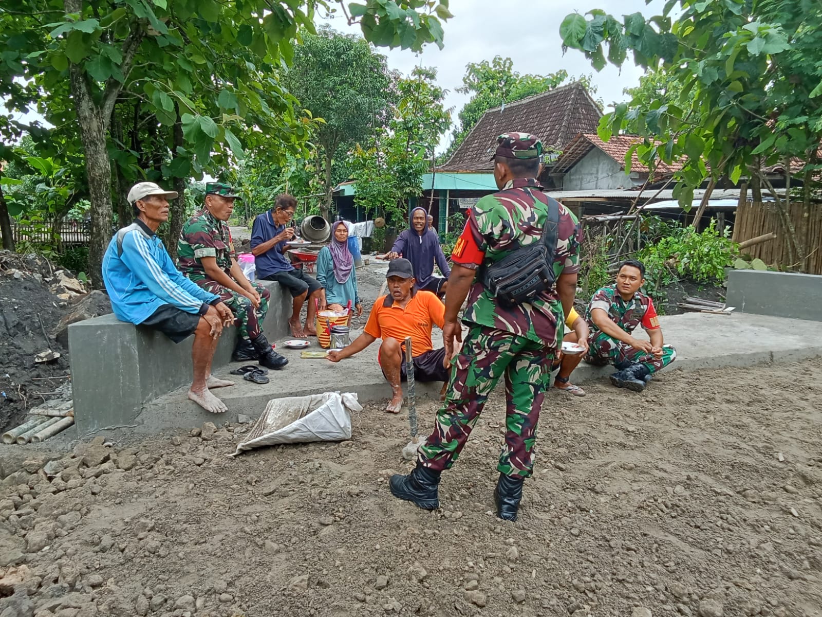 Thoyibi Menghimbau Warga Agar Selalu Menjaga Keamanan Lingkungan