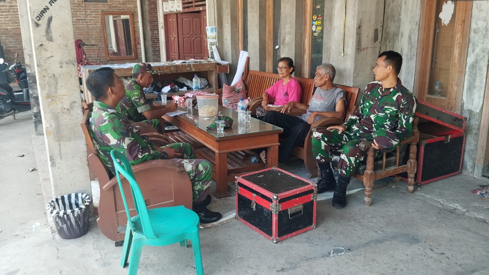 Babinsa Komsos dengan Kelompok Tani: Wujud Sinergi TNI dan Rakyat