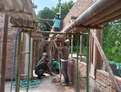 Babinsa Bantu Pembangunan Gedung Sekolah Wujud Kepedulian Dengan Dunia Pendidikan