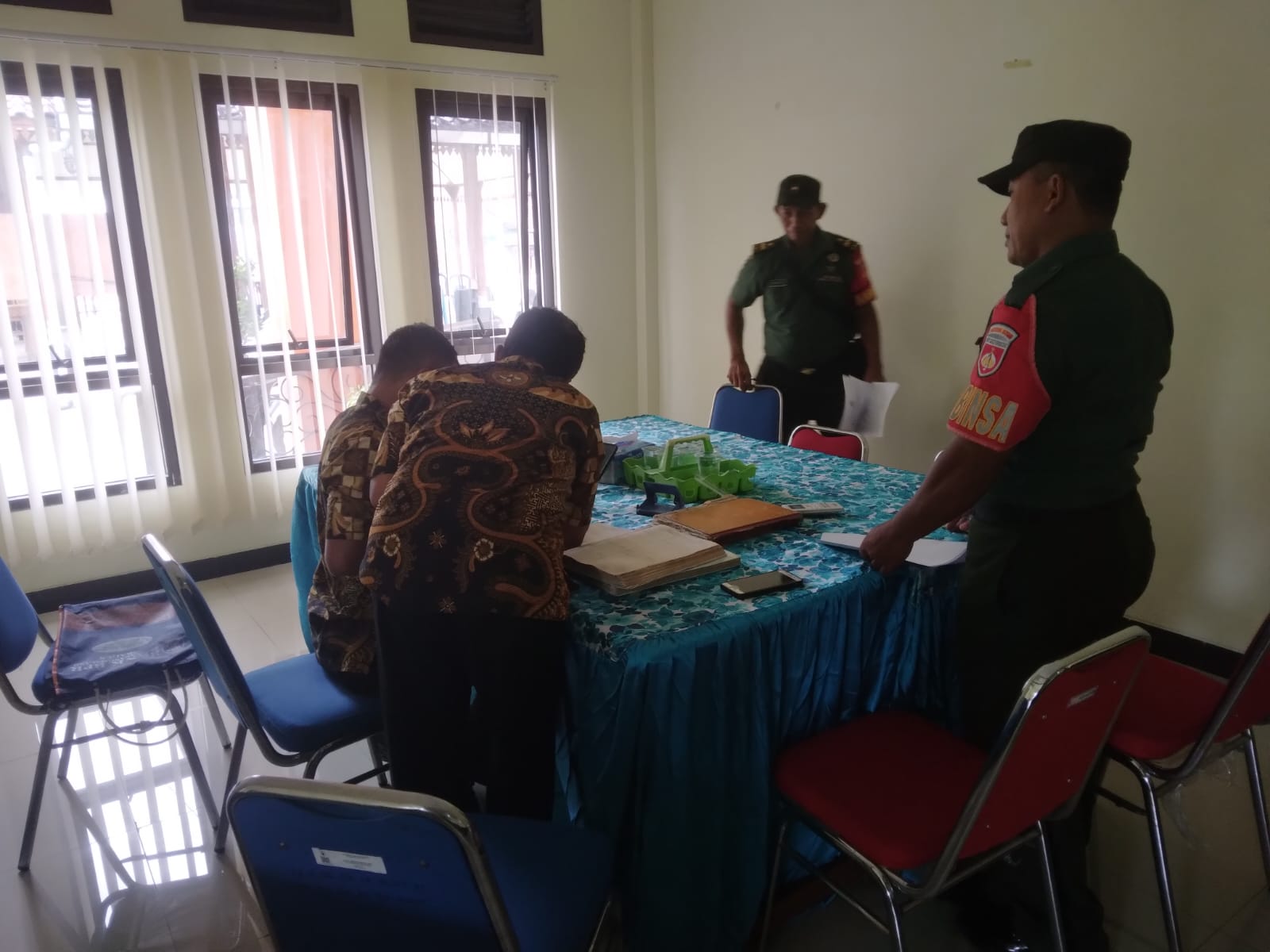 Babinsa Laksanakan Pengumpulan Data Teritorial di Kantor Desa Wilayah Binaan