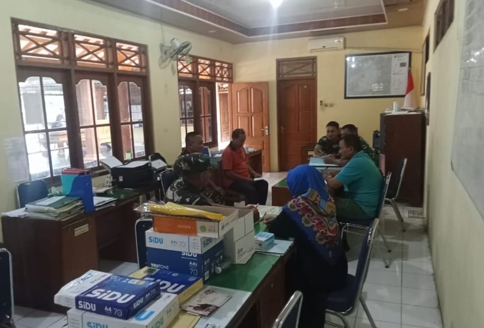 Jalin Sinergitas Babinsa Komsos Bersama Aparatur Desa