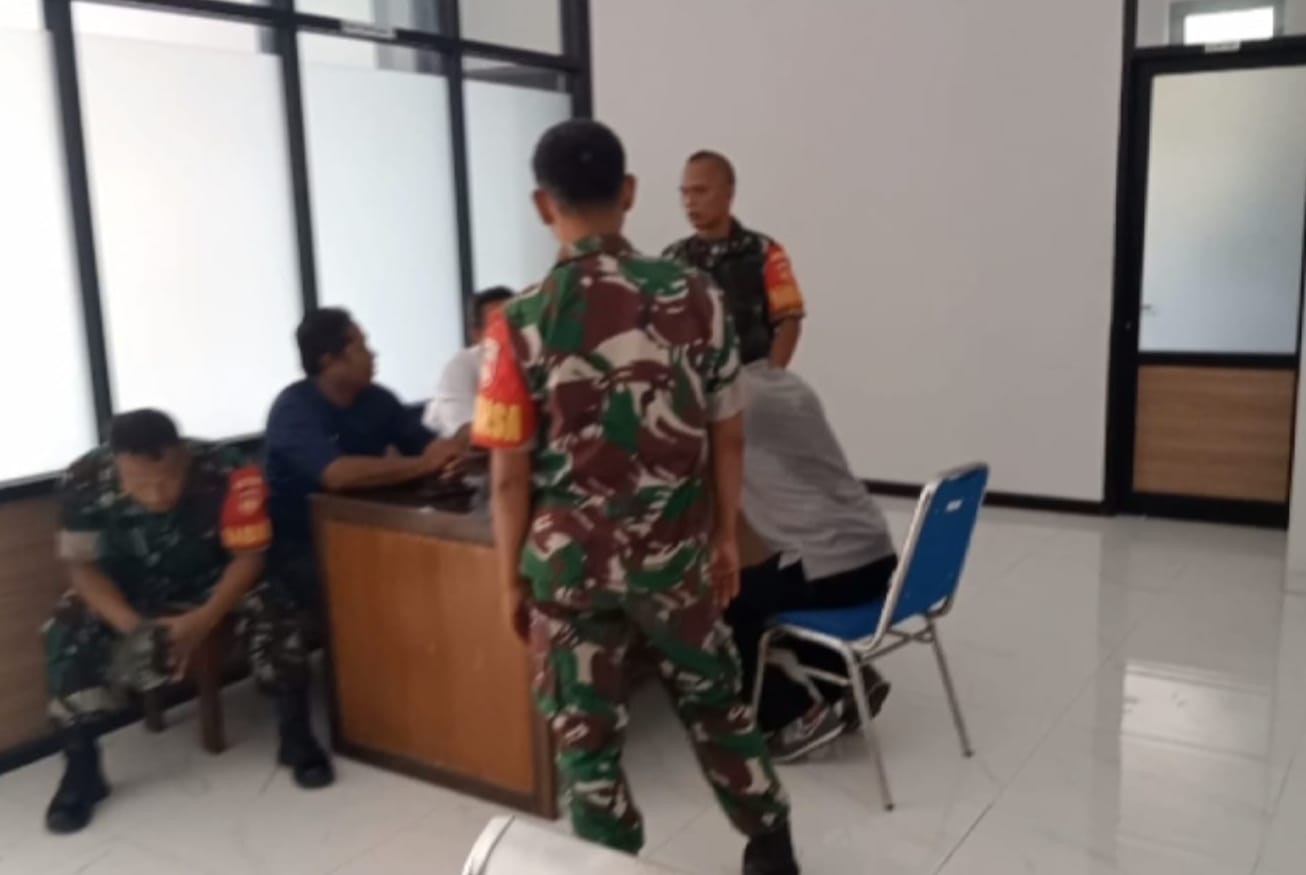 Babinsa Berkomunikasi Sosial Dengan Perangkat Desa, Cari Solusi Permasalahan di Desa