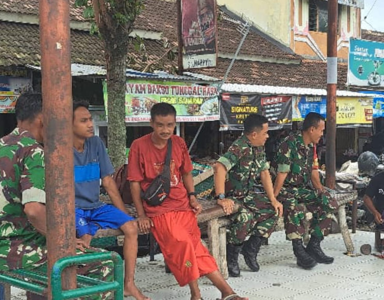 Bangun Kerjasama Dengan Mitra Karib, Babinsa Rutinkan Komunikasi Sosial