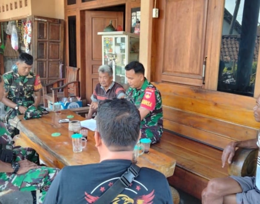 Jalin Interaksi Positif Babinsa Komsos Dengan Ibu-Ibu PKK Di Desa Binaan