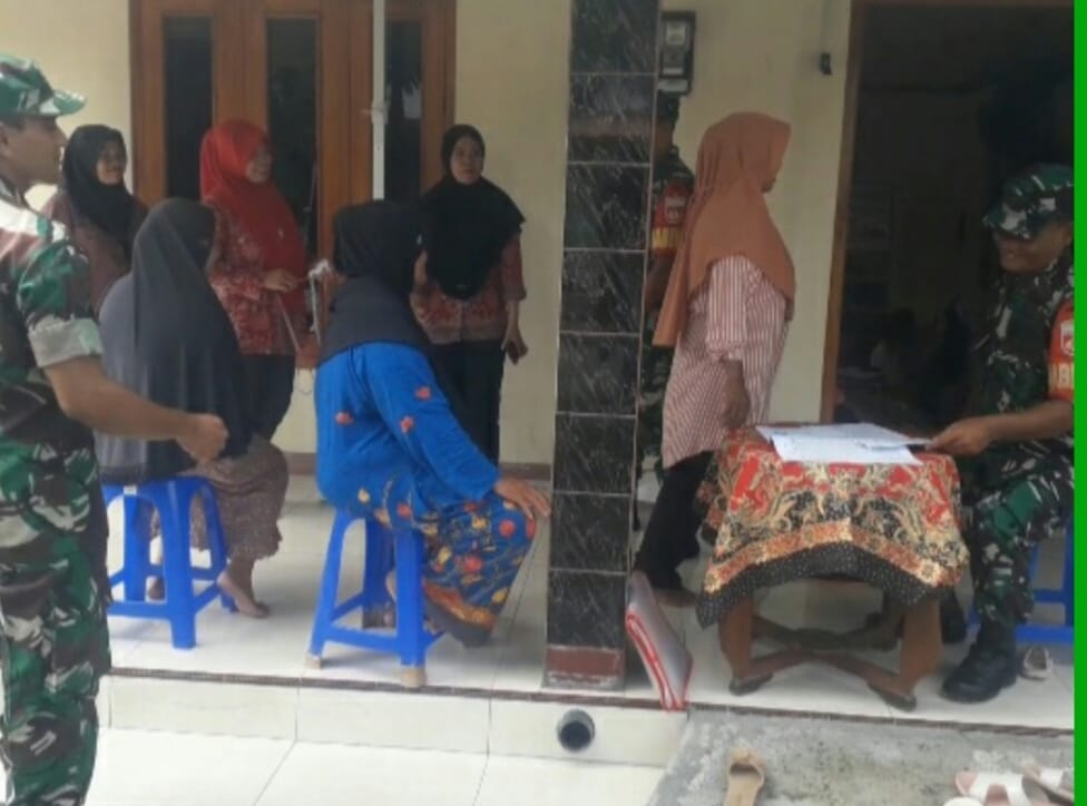 Dampingi Posyandu, Bukti Nyata Babinsa Peduli Kesehatan Warganya Terutama Lansia