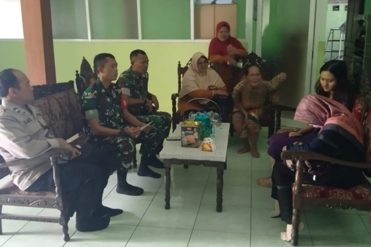 Komsos Dengan Bidan Desa Begini Kata Babinsa