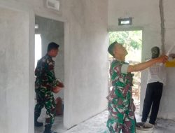 Babinsa Kebut Penyelesaian Rehab Rumah Warga