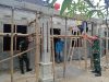 Babinsa Berperan Aktif Membantu Renovasi Rumah Warga