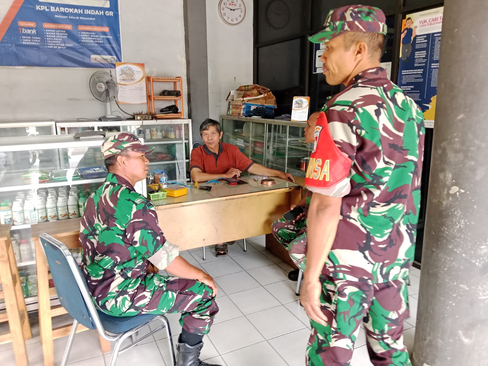 Babinsa Cek Toko Obat Pertanian, Pastikan Produk Aman dan Berkualitas