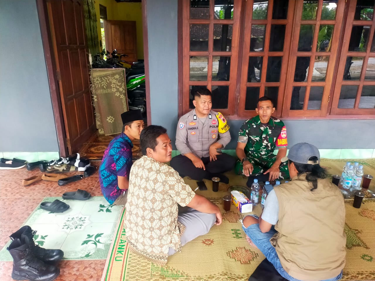 Babinsa Bersama Babinkamtibmas Kompak Melakukan Komsos