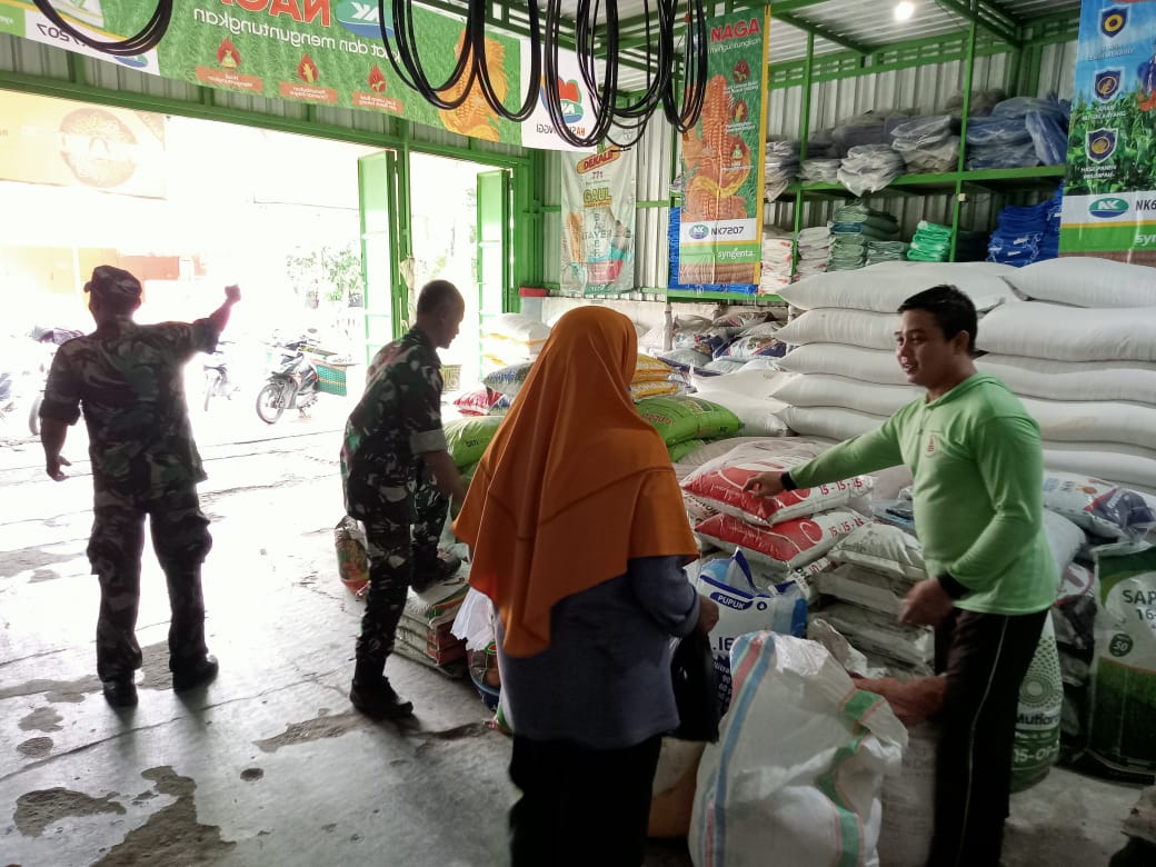 Babinsa Cek Pupuk, Pastikan Ketersediaan dan Distribusi Lancar