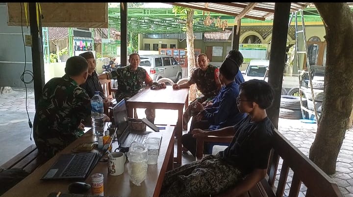 Antisipasi Kerusakan Tanaman Babinsa Minta Warga Kandangkan Ternak