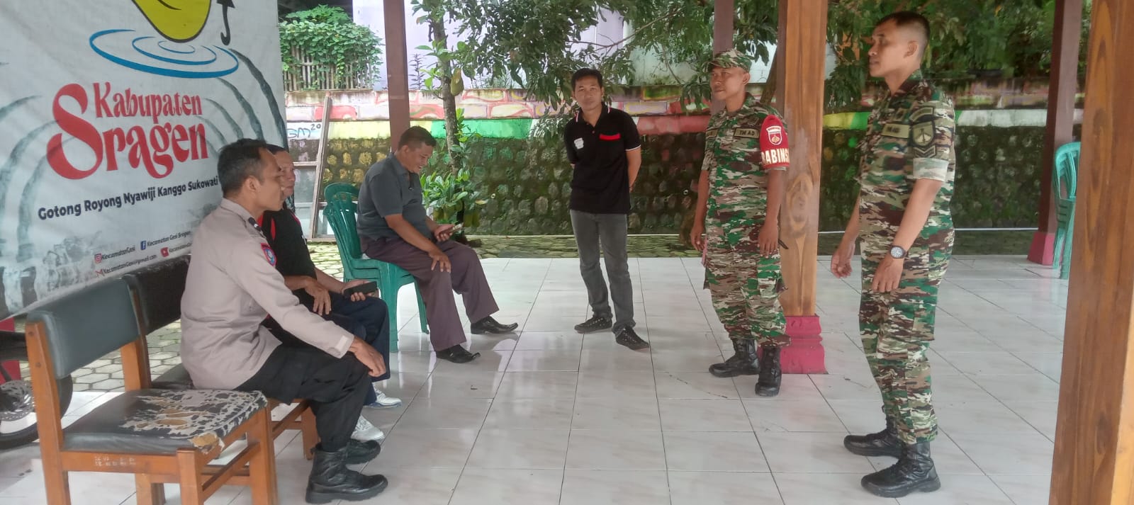 Babinsa Komsos dengan Ketua RT Guna Menjalin Keakraban