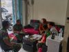 Babinsa Komsos Dengan Warga Guna Pertukaran Informasi
