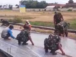 Dukung Percepatan Pembangunan Babinsa dan Warga Cor Jalan Dukung Percepatan Pembangunan Babinsa dan Warga Cor Jalan