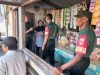 Babinsa Lakukan Pengecekan Harga dan Persediaan Sembako