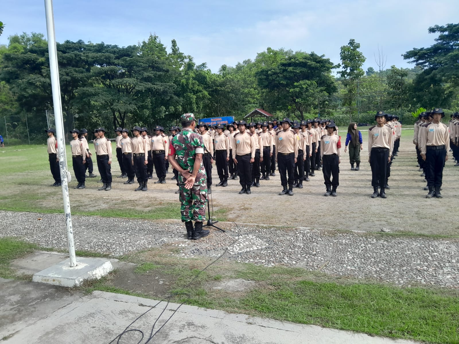 Koramil Gemolong Berikan Pelatihan Kedisiplinan dan Pembinaan Karakter kepada Siswi Siswi SMK Sakti