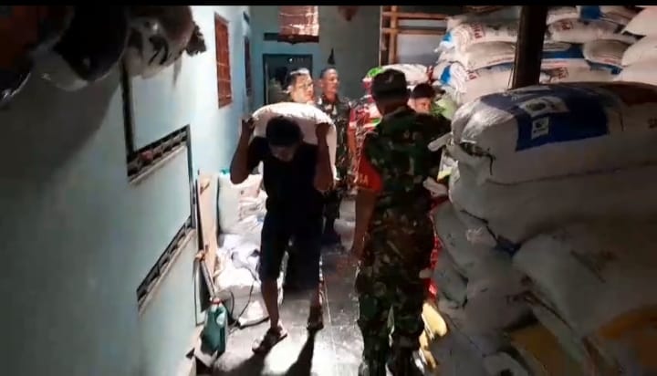 Babinsa Cek Ketersediaan Pupuk bersubsidi, Guna Hindari Penyelewengan