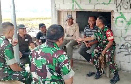 Babinsa Berkomunikasi dengan Gapoktan: Membangun Sinergi untuk Ketahanan Pangan