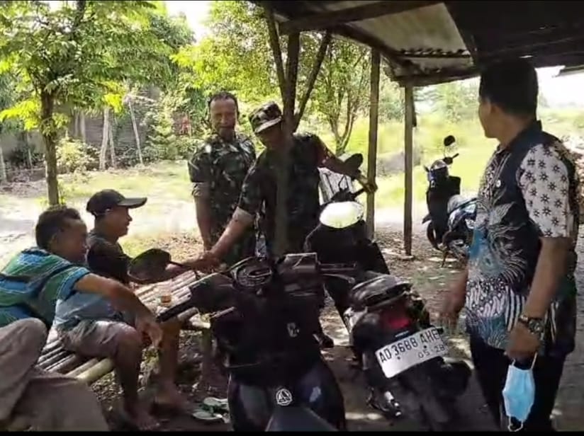 Musim Hujan Masih Berlanjut, Babinsa Himbau Petani Waspadai Ancaman Hama dan Penyakit Tanaman