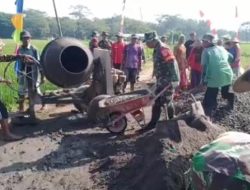 Babinsa Membaur dengan Masyarakat, Bangun Jalan Pertanian Babinsa Membaur dengan Masyarakat, Bangun Jalan Pertanian