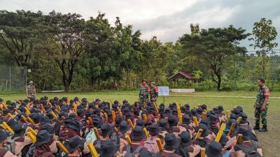 Babinsa Latih Kemampuan Lintas Medan Siswa SMK Sakti Gemolong, Bangun Kedisiplinan dan Ketahanan Fisik Babinsa Latih Kemampuan Lintas Medan Siswa SMK Sakti Gemolong, Bangun Kedisiplinan dan Ketahanan Fisik