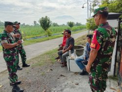Lebih dari Sekedar Kunjungan, Babinsa Jalin Keakraban dengan Warga Lewat Obrolan Santai