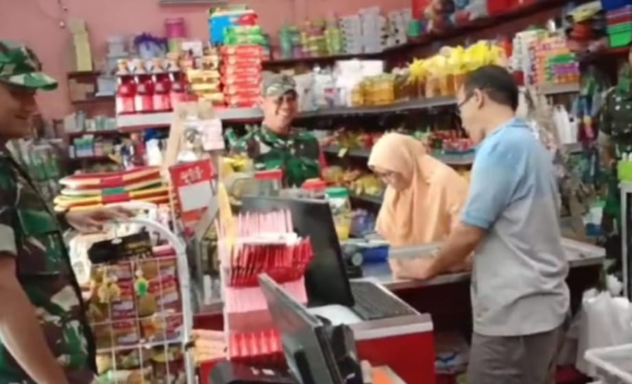 Babinsa Pantau Ketersediaan Sembako, Pastikan Harga Tetap Stabil