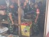 Babinsa Kunjungi Kios ke Kios, Awasi Harga Sembako Untuk Kesejahteraan Rakyat