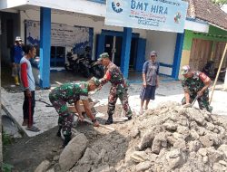 Babinsa Bantu Warga Bangun Kandang Ternak