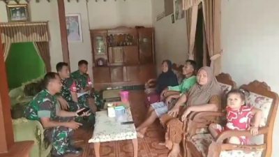 Musim Hujan Masih Terus Mengguyur, Babinsa Imbau Warga Rajin Bersihkan Saluran Air