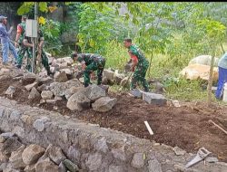 Babinsa Koramil Karangmalang Kerja Bakti Pembuatan Talud di Desa Babinsa Koramil Karangmalang Kerja Bakti Pembuatan Talud di Desa