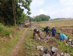 Pembangunan Talud, Harapan Babinsa untuk Desa yang Lebih Aman Pembangunan Talud, Harapan Babinsa untuk Desa yang Lebih Aman