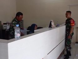 Babinsa Kumpulkan Data Lansia Akurat di Kantor Desa Babinsa Kumpulkan Data Lansia Akurat di Kantor Desa