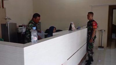 Babinsa Kumpulkan Data Lansia Akurat di Kantor Desa