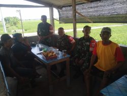 Babinsa Himbau Warga Jaga Kesehatan di Tengah Aktivitas Sehari-hari Babinsa Himbau Warga Jaga Kesehatan di Tengah Aktivitas Sehari-hari