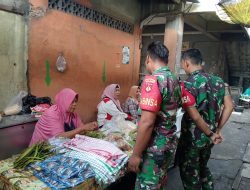 Babinsa Pantau Harga dan Stok Sembako di Pasar Tradisional Babinsa Pantau Harga dan Stok Sembako di Pasar Tradisional