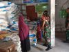 Babinsa Pantau Harga Pupuk, Pastikan Ketersediaan dan Harga Terjangkau