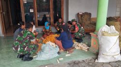 Heri Komsos Dengan Petani Jagung, Mendengarkan Keluh Kesah