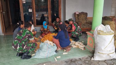 Heri Komsos Dengan Petani Jagung, Mendengarkan Keluh Kesah