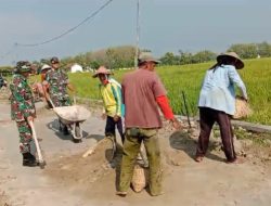 Babinsa Bangun Talud Demi Lancarnya Transportasi Pertanian Babinsa Bangun Talud Demi Lancarnya Transportasi Pertanian