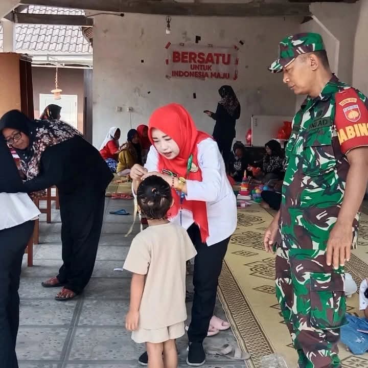 Babinsa Berperan Aktif Dampingi Pemberian Vitamin Untuk Balita