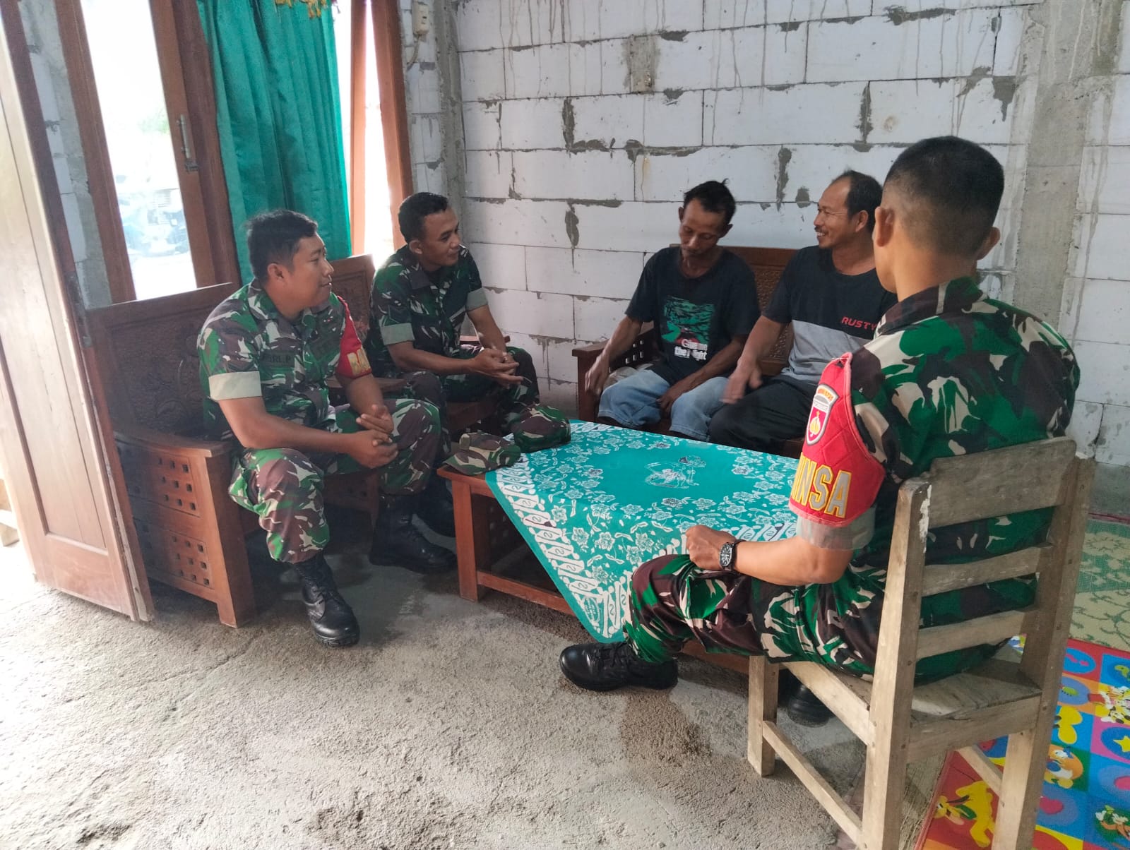 Babinsa Mendekatkan Diri pada Tokoh Masyarakat di Wilayah