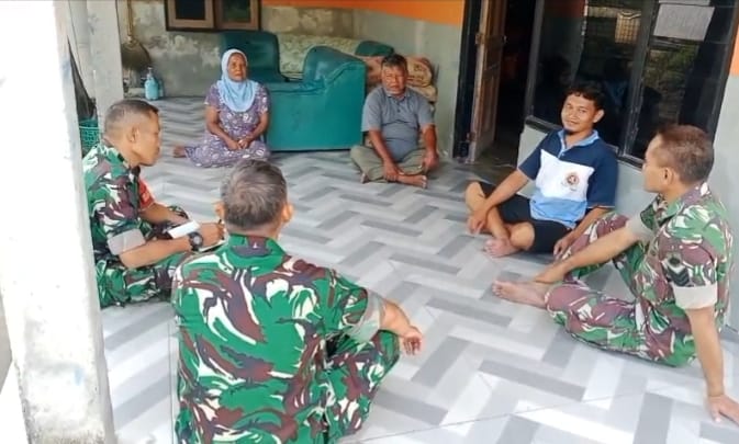 Babinsa dan Ketua RT Kolaborasi Pendataan Geo-Demografi dan Konsos Guna Membangun Basis Data Desa yang Komprehensif