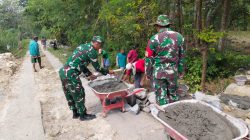 Babinsa Gotong Royong, Bantu Warga Bangun Talud