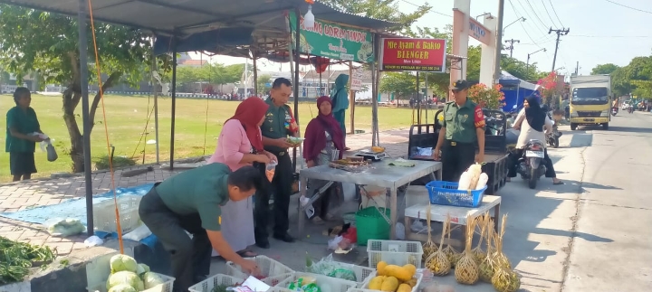 Babinsa Pantau UMKM di Pasar Tradisional, Dorong Perekonomian Lokal