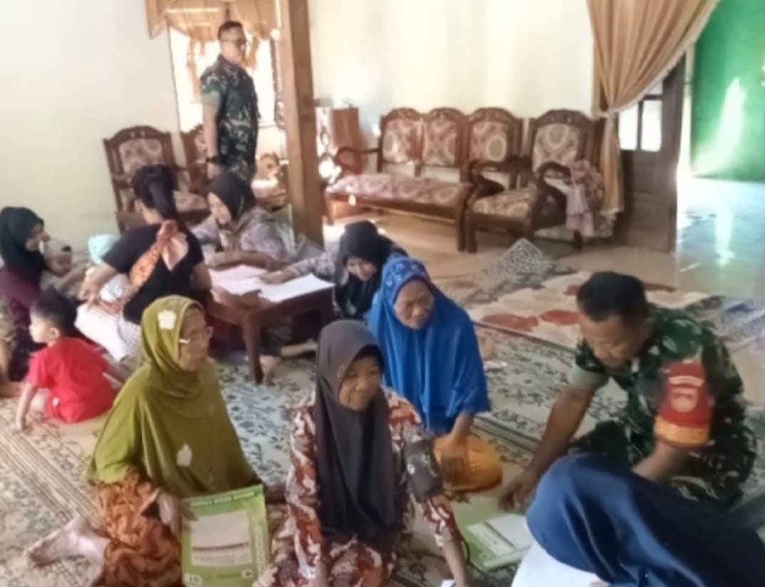 Babinsa Hadir di Posyandu Lansia Ingatkan  Menjaga Kesehatan